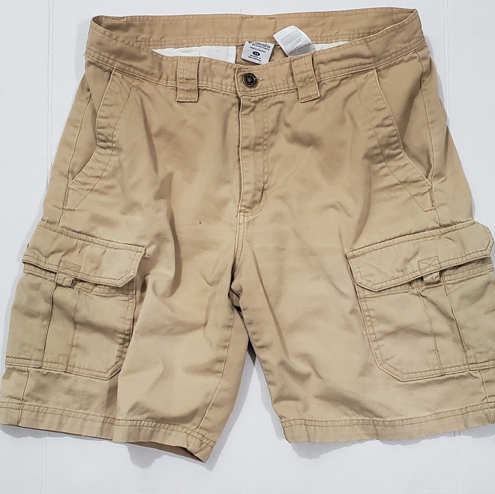 Men's Khaki Columbia cargo shorts